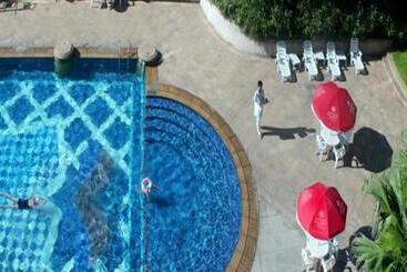 בית מלון כפרי Regency