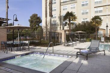 هتل Residence Inn By Marriott Newark Silicon Valley