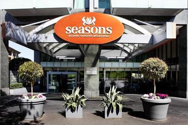 هتل Seasons Botanic Gardens