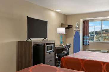 هتل Super 8 By Wyndham San Antonio Airport North