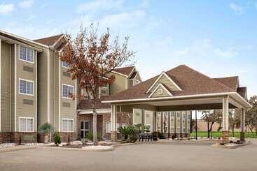 هتل Super 8 By Wyndham San Antonio Airport North