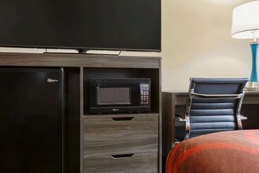 هتل Super 8 By Wyndham San Antonio Airport North