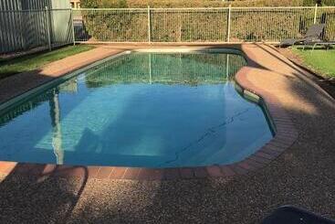 בית מלון כפרי The Kidman Wayside Inn