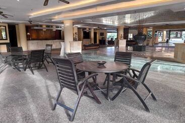 هتل The Royal Beach Seminyak Bali