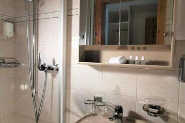酒店 Walliserhof Leukerbad Therme