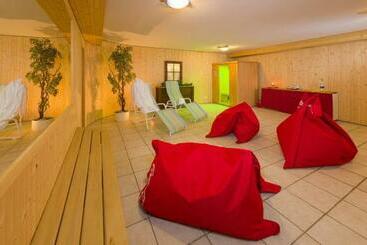 Matterhorn Valley Garni Hotel La Collina