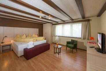 Matterhorn Valley Garni Hotel La Collina