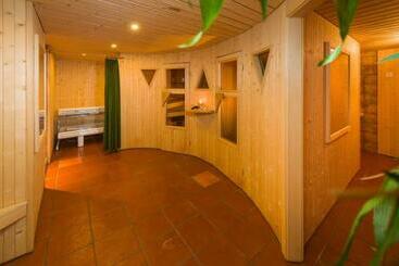 Matterhorn Valley Garni Hotel La Collina