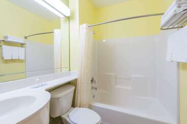 Microtel Inn & Suites By Wyndham Ft. Worth North/at Fossil