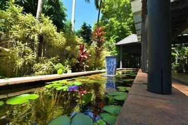 Reef Club Resort