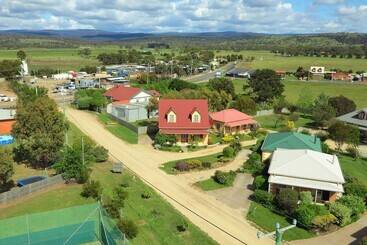 هتل Swansea Cottages & Lodge Suites