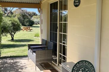 هتل Swansea Cottages & Lodge Suites