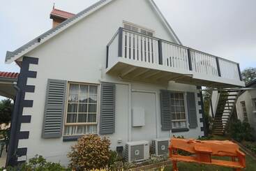 هتل Swansea Cottages & Lodge Suites