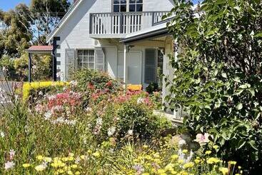 هتل Swansea Cottages & Lodge Suites