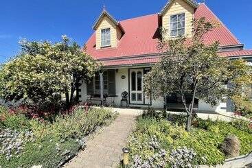 هتل Swansea Cottages & Lodge Suites