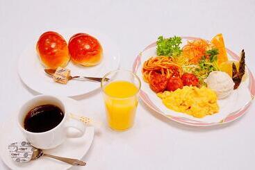 هتل Yonago Universal