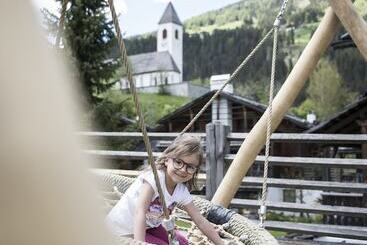 酒店 Post Alpina Family Mountain Chalets
