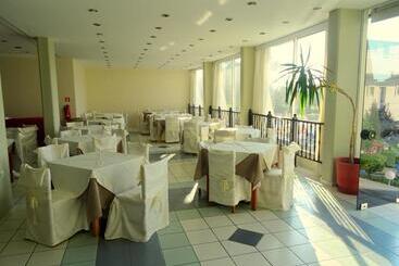 Bayside Hotel Katsaras