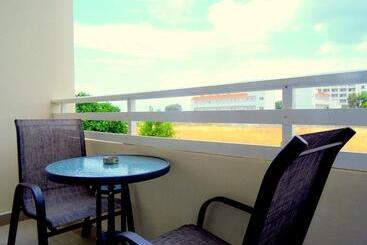 Bayside Hotel Katsaras