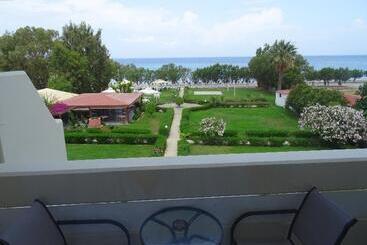 Bayside Hotel Katsaras