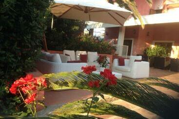 هتل Cala Rosa Club