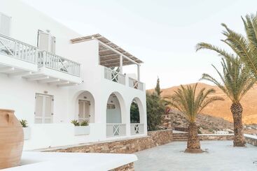 Far Out Beach Club Resort & Camping - Milopotas