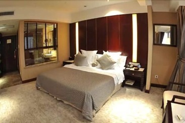 Hongyi Hotel Wuhan University