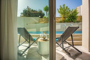 هتل Alexandra Beach Resort & Spa