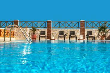 هتل Astir Thira
