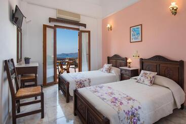 هتل Astir Thira