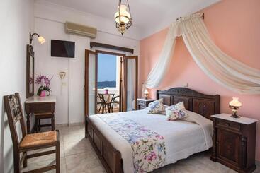 هتل Astir Thira