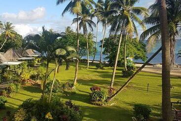 هتل Crusoe's Retreat