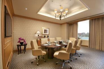 Four Seasons Hotel Cairo At Nile Plaza