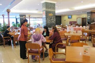 هتل Grand Continental Kuching