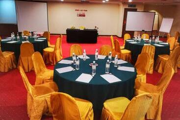 هتل Grand Continental Kuching