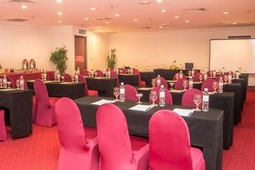 هتل Grand Continental Kuching