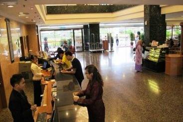 هتل Grand Continental Kuching