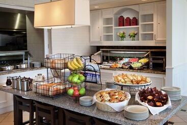 فندق Hilton Garden Inn Montreal Airport