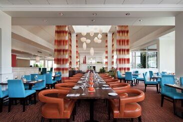 هتل Hilton Garden Inn Montreal Airport