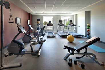 هتل Hilton Garden Inn Montreal Airport