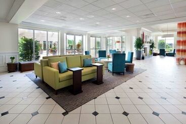 هتل Hilton Garden Inn Montreal Airport