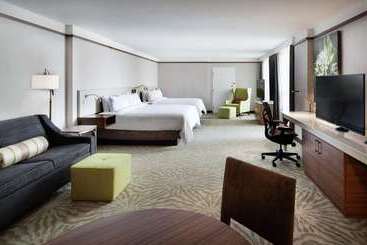 هتل Hilton Garden Inn Montreal Airport