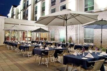 هتل Hilton Garden Inn Montreal Airport