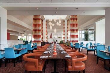 هتل Hilton Garden Inn Montreal Airport