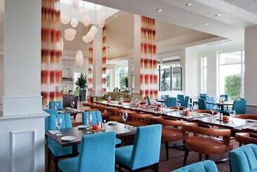 هتل Hilton Garden Inn Montreal Airport