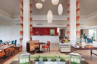 هتل Hilton Garden Inn Montreal Airport