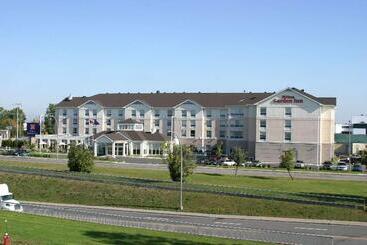 هتل Hilton Garden Inn Montreal Airport