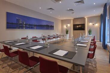 هتل Holiday Inn Express Cologne Troisdorf, An Ihg