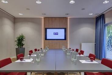 هتل Holiday Inn Express Cologne Troisdorf, An Ihg