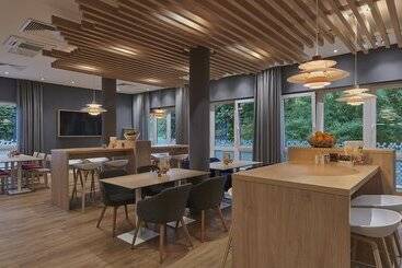 هتل Holiday Inn Express Cologne Troisdorf, An Ihg